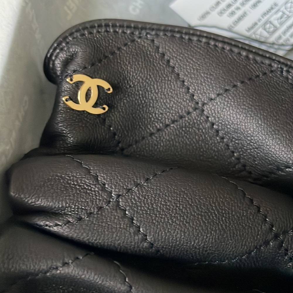 Chanel black leather classic gold logo quilted gloves winter sz 7.5 - Picture 3 of 10